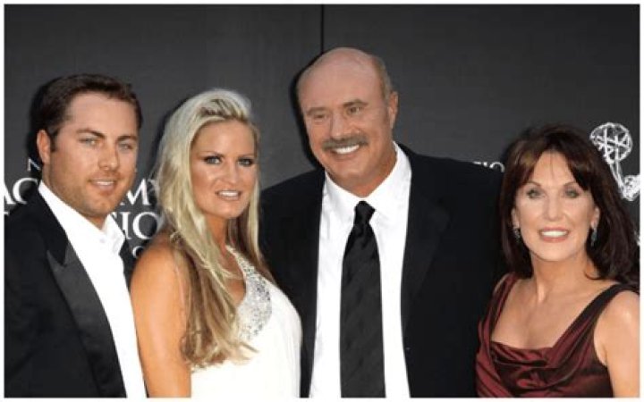 Robin McGraw Does Not Have A Twin Sister But A Brother Called Roger Jameson- Know Her Siblings & Fam